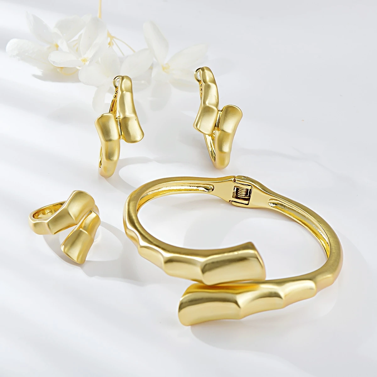 

Viennois Dubai Women Gold Jewelry Sets Irregular Surface Bump Rings Earrings Bracelet Wedding Accessories Bride Jewelry Sets