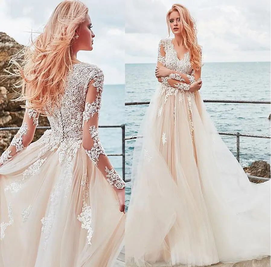 Изысканное Тюлевое свадебное платье А-силуэта с V-образным вырезом и кружевной