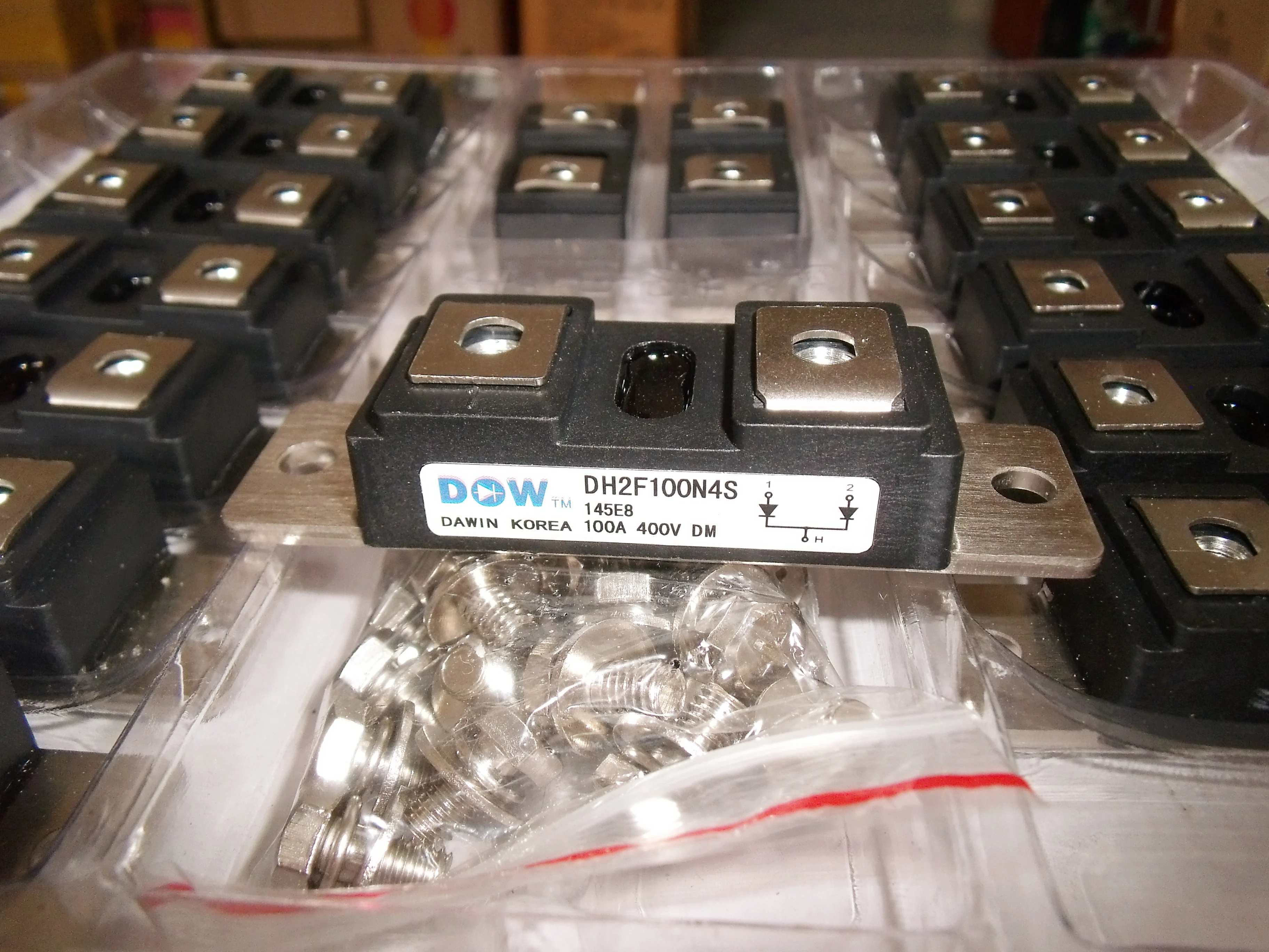 DH2F100N4S DH2F100N4SE DH2F150N4S DH2F160N4S DH2F200N4S DH2F300N4S 100A 200A 300A 400A Новый и оригинальный модуль |