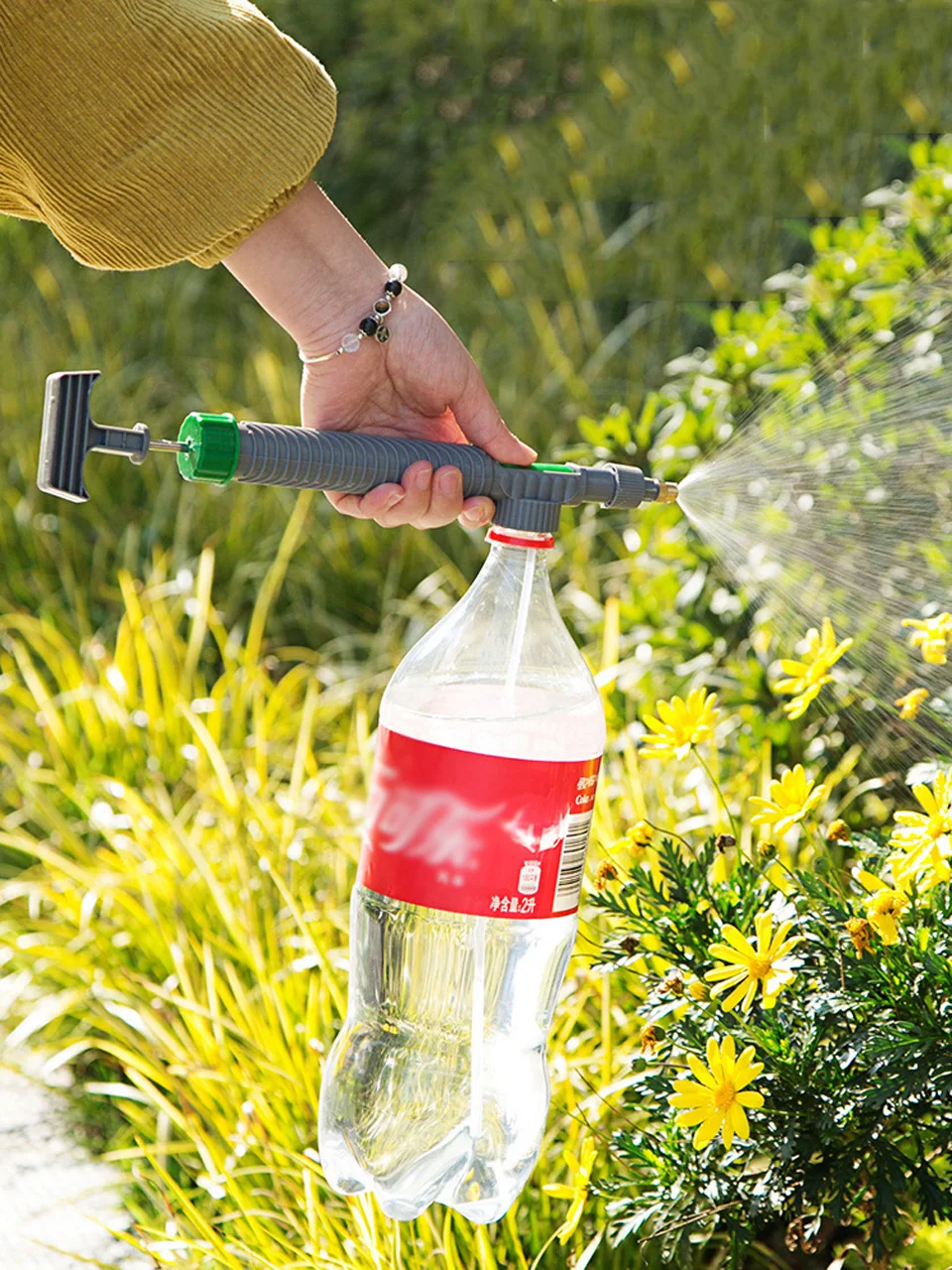 

Household Watering Nozzles Coke Sprite Beverage Bottle Universal Sprayer Accessories Sprinkler Spray Can Atomizing Nozzle