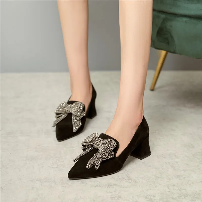 Женские замшевые туфли лодочки ASUMER вечерние на квадратном каблуке с острым носком украшенные стразами и