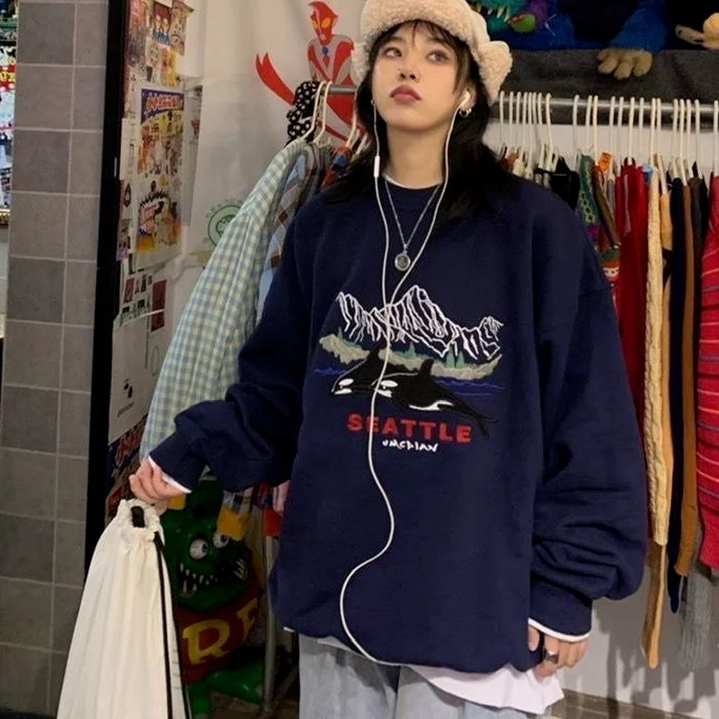 Свитшот женский весенний с круглым вырезом и вышивкой | Женская одежда