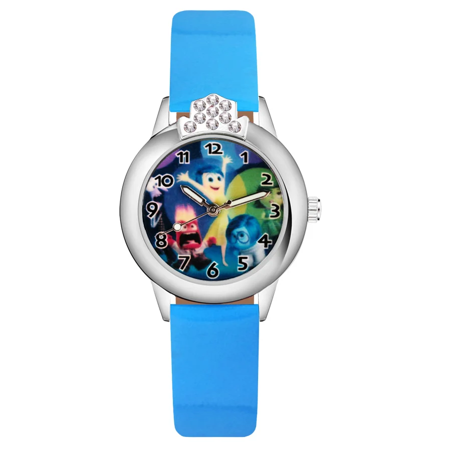 С героями мультфильмов с изображением милого монстра украшением в виде