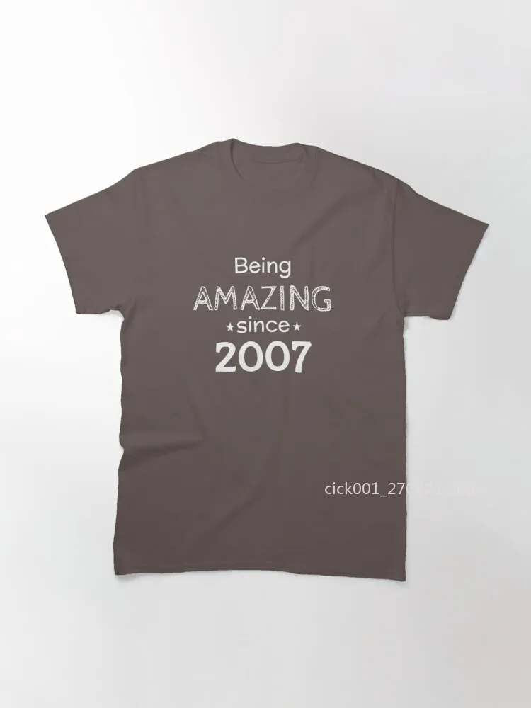 

Удивительно с 2007 года, Классическая футболка