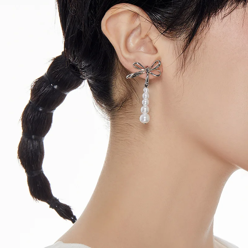 

South Korea Ins Asymmetric Metal Pearl Bow Dangle Earrings Conch Simulation Pearl Elegant Ladies Fashion Personality Earrings