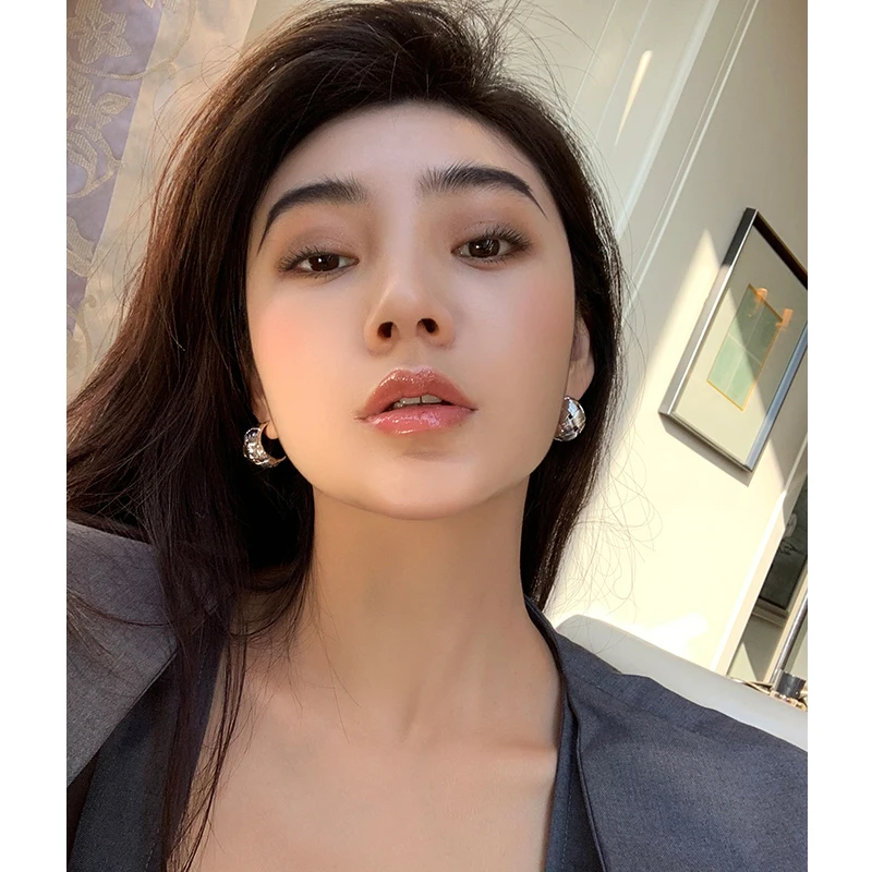 

Temperament hollow woven metal curved stud earring earrings simple temperament earrings earrings female