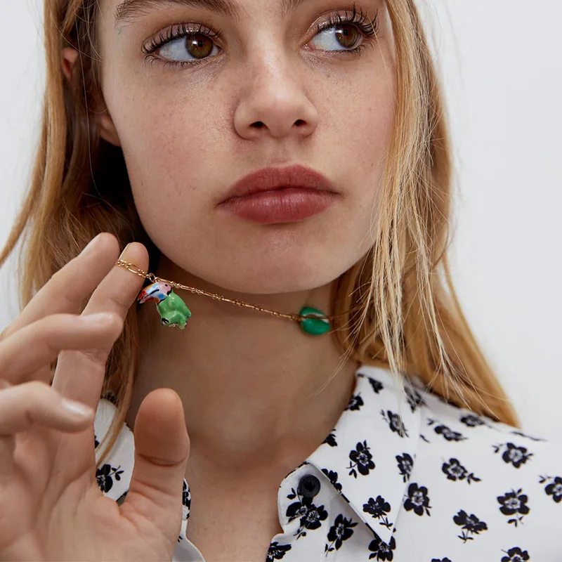 

Necklaces for Women Chains Cross Necklace Ceramic Painted Parrot Bird Pearl Metal Couple Hip Hop Necklaces