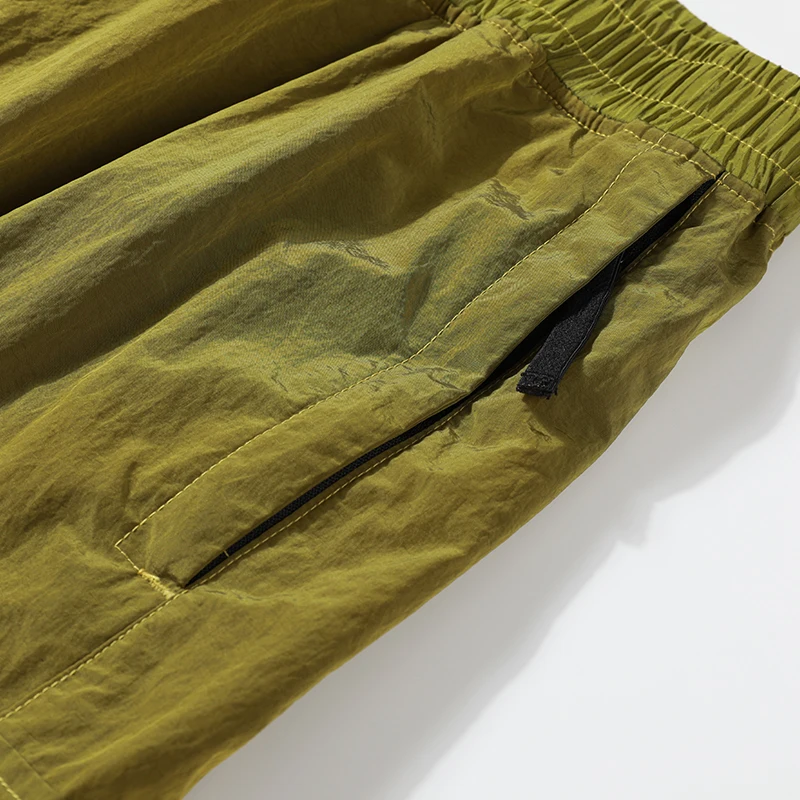 

2020 Men's Pants Metallic Nylon Fabric Splicing Casual Pants Spring and Autumn Thin Reflective Metal Texture Pants Good Qualiy