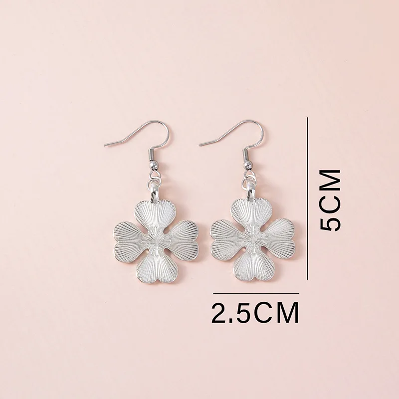 Аниме Токийский призрак Хината Tachibana серьги четырехлистный клевер Подвесные для