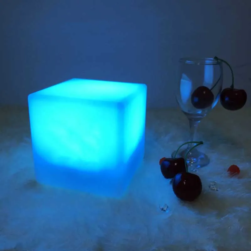 Светодиодный светильник Cube 16 RGB с цветным затемнением и дистанционным