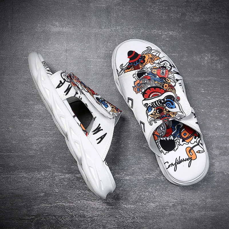 

2021 New trendy flip-flops breathable thick-soled indoor and outdoor wear-resistant sandals Tide brand summer men's slippers