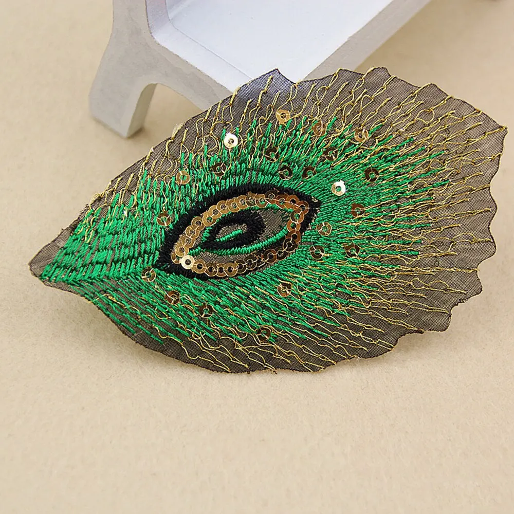 

Fabric Embroidery Appliques Patches DIY Scrapbooking Craft Peacock Feather PVC Sequins Lapel Dress Decorations 10.7*7.2CM 1 PC