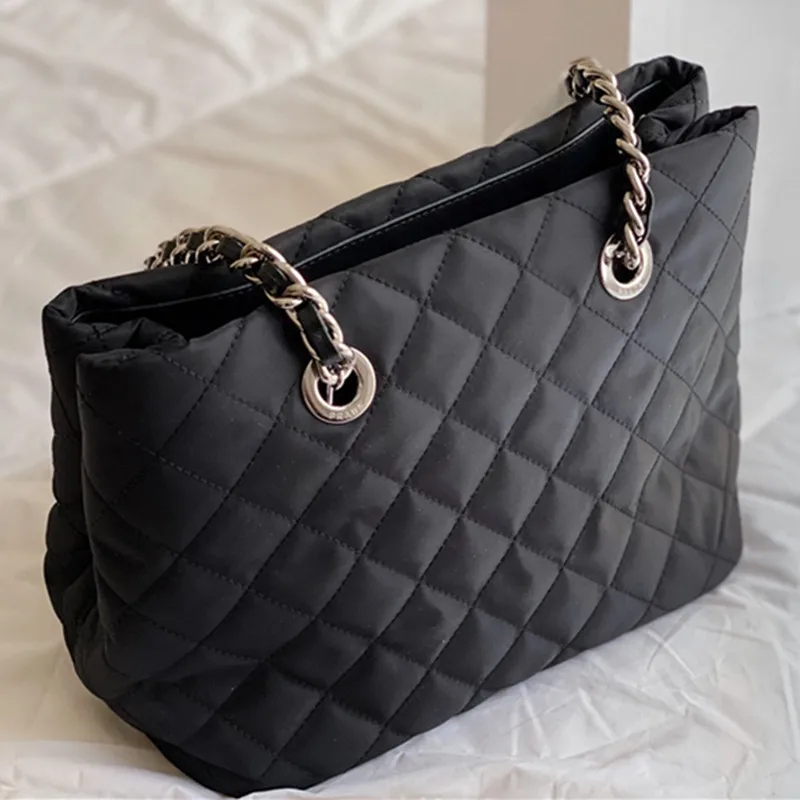 

Moment New Women Tote Bag Fashion Nylon Handbag Chains Shoulder Bags Ladies Big Messenger Bag Shopping Bag