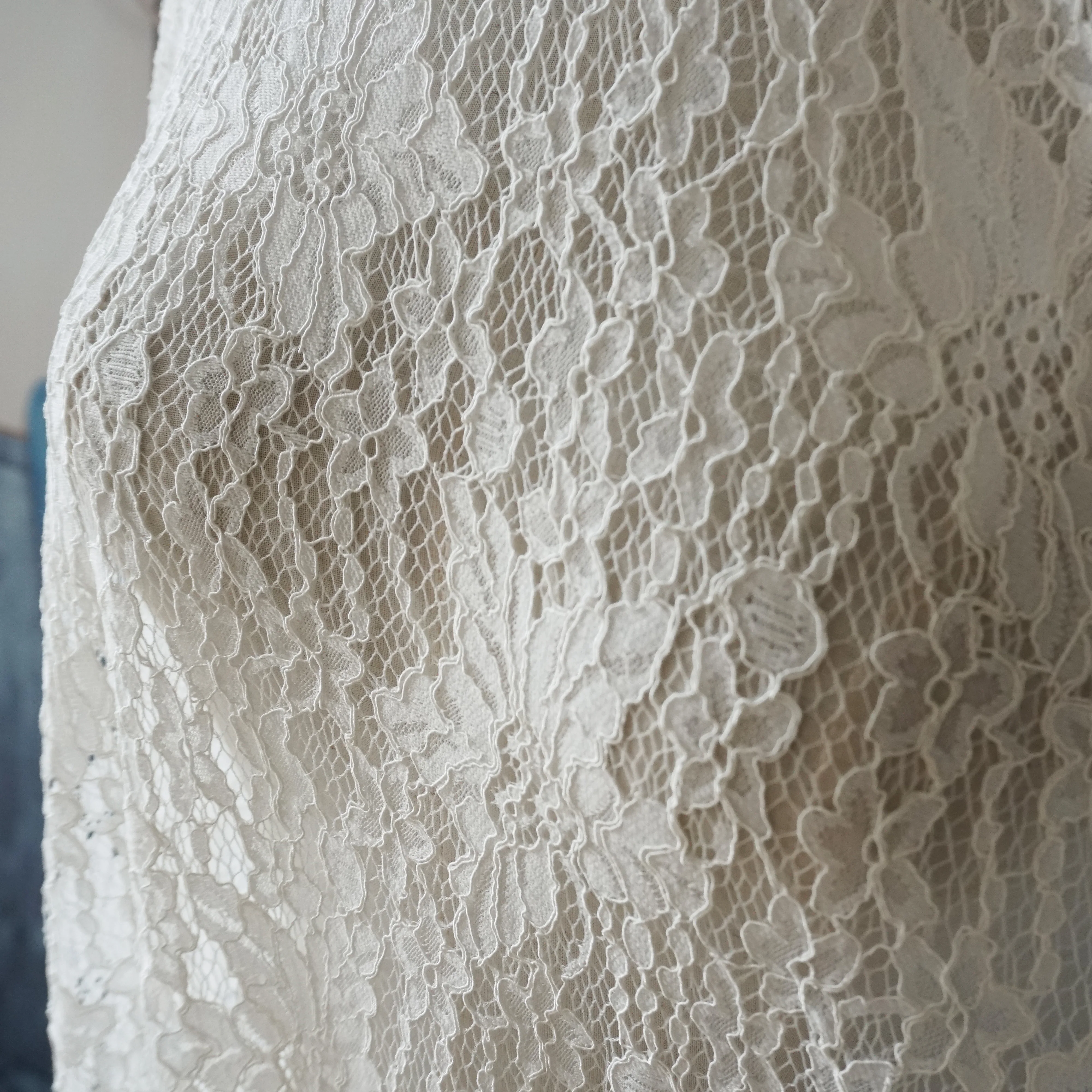 

Corded french lace eyelash lace with cording Light ivory color! 1 Piece=3 Yards lady dress gowns lace wedding lace fabric nice!