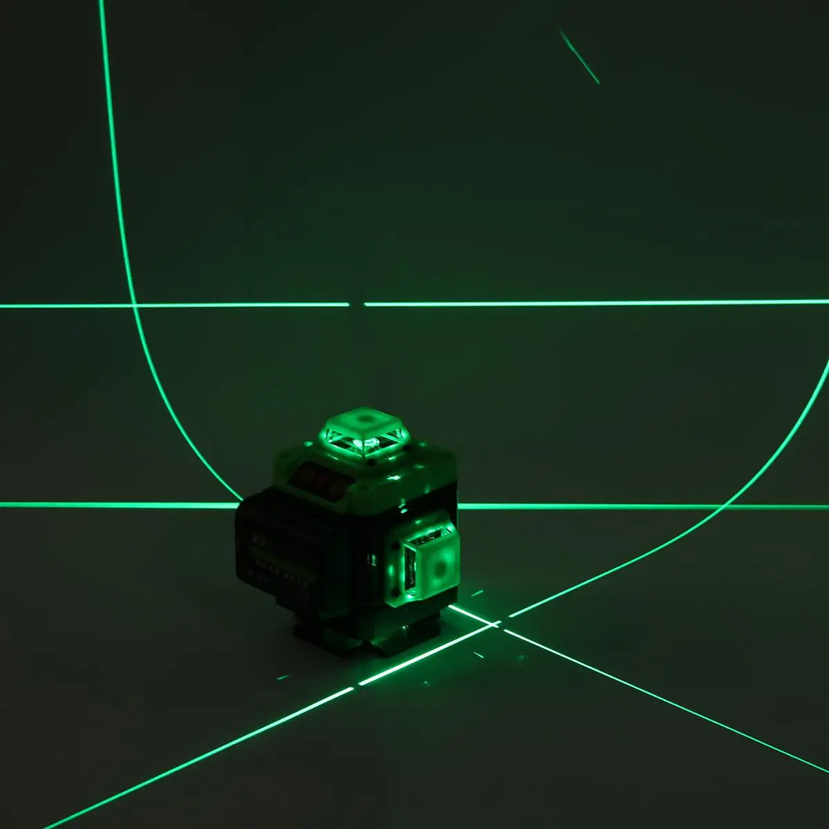 

4D 360 16 Lines Self Leveling Horizontal Vertical Cross Measure Tool 2 Batteries Remote Super Powerful Green Light Laser Level