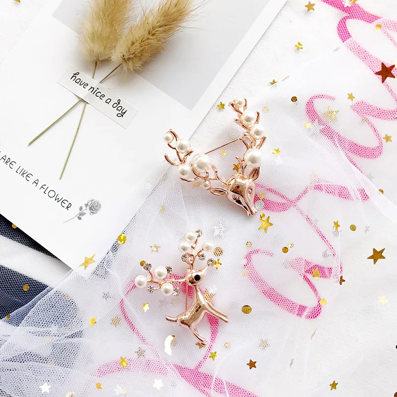 С героями мультфильмов с принтом Снеговик и олень брошь эмалированный штифт