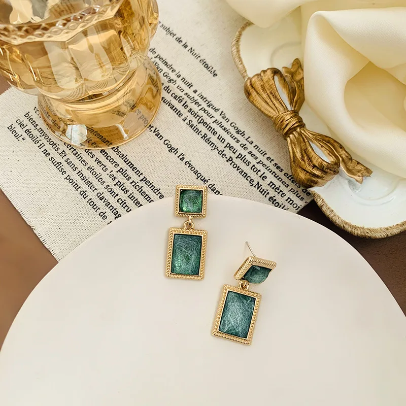 

Vintage Simple Green Crystal Square Clip on Earrings Baroque Green Resin Stone Geometric Clip on Earrings Without Piercing Women