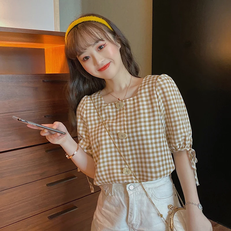 Женская блузка с пышными рукавами винтажная большими квадратными и пуговицами