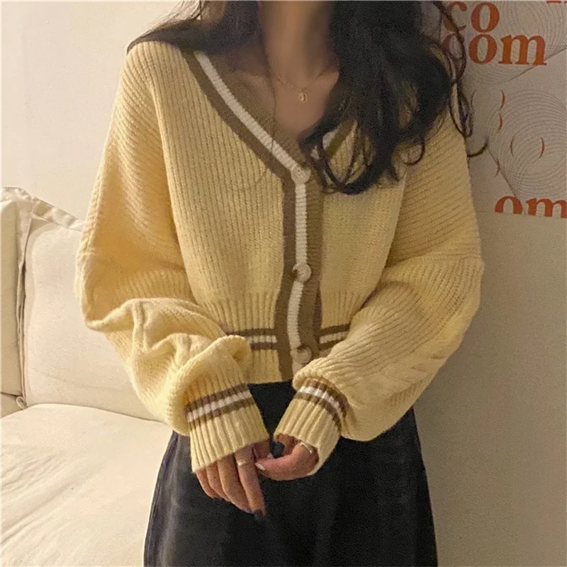

Autumn new retro knitted cardigan Sweater jacket Womens 2021 V-neck bat sleeve sweater women short vintage cardigan Patchwork