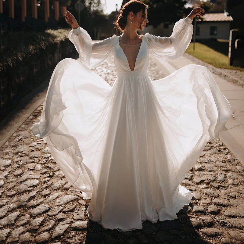 

2021 New Boho Summer Long Sleeves Bridal Wedding Dresses Chiffon Illusion Jewel Neck Beach Wedding Gowns for Bride Backless
