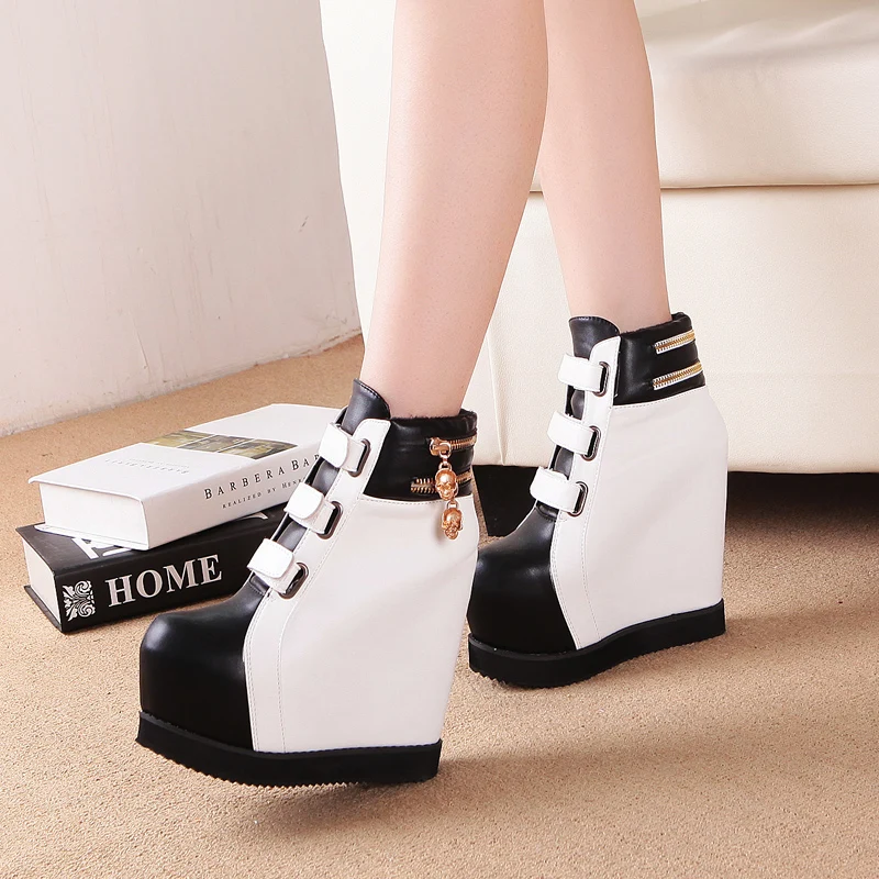 Женские ботильоны на танкетке белые черные ботинки резиновой подошве платформе