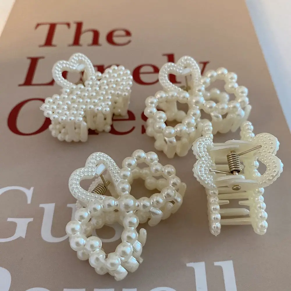 

1PC Korean Fashion Pearl Bow Hair Claw For Girl Lovely Princess Geometry Love Heart Small Retro Cute Crab Clip Children's Gifts