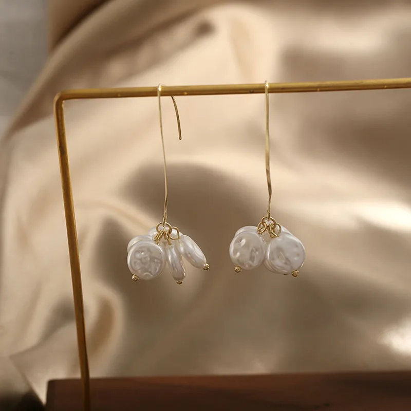 

Japan and Korea fashion new niche temperament flat round pearl petals earrings creative retro shell metal ear hook earrings 2021
