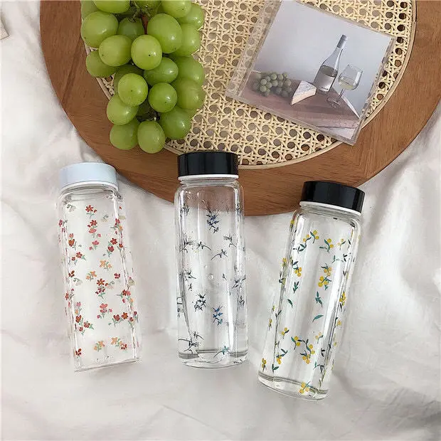 

Ins Retro Small Floral Glass with Lid for Students and Girls Portable High-temperature Water Cup Glass Cup Halloween Cup