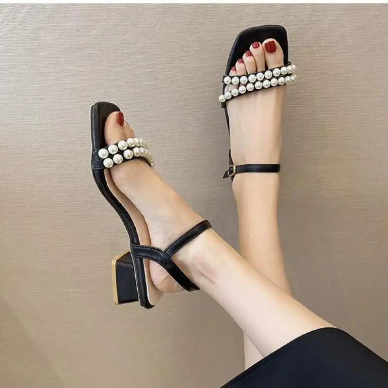 

Женские босоножки-гладиаторы на толстом кабвечерние ке, с жемчужными заклепками