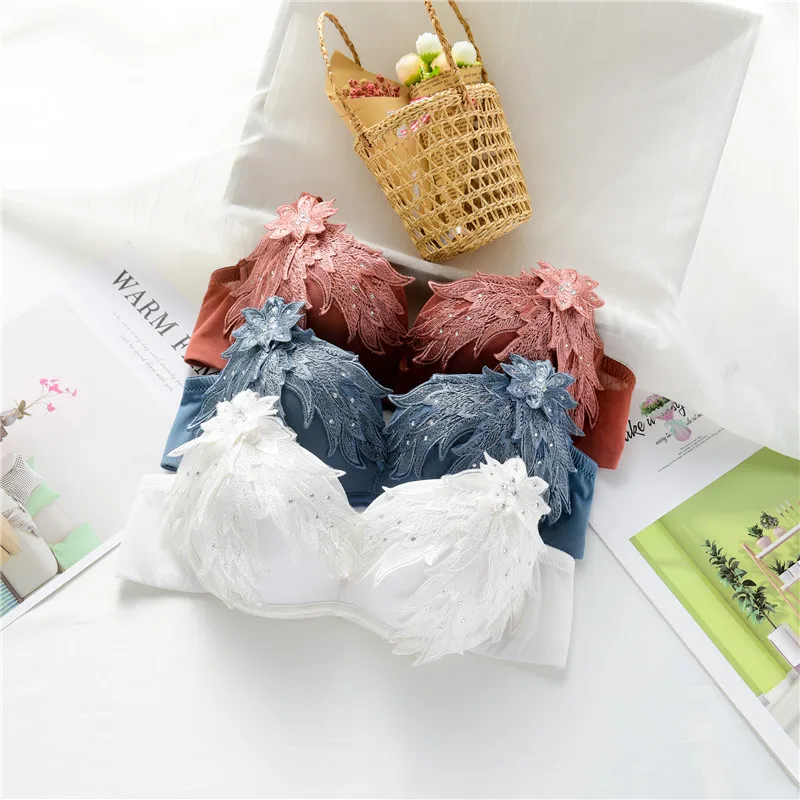 Комплект женского кружевного нижнего белья с вышивкой без стального кольца |