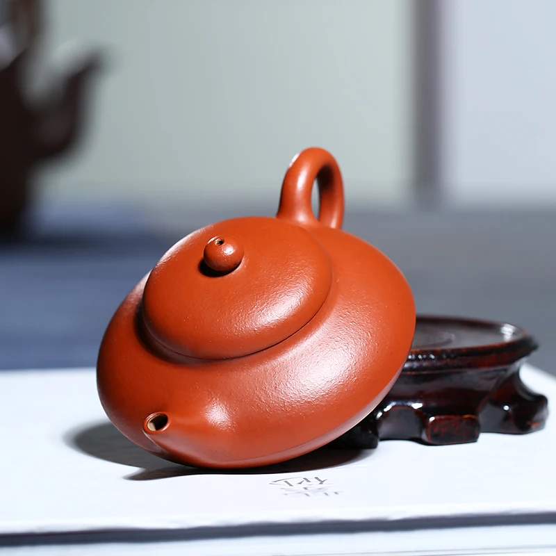 

All hand-made teapots of Yixing grade collected by guyuetang, Li Li, Zhu Ni, a senior engineer