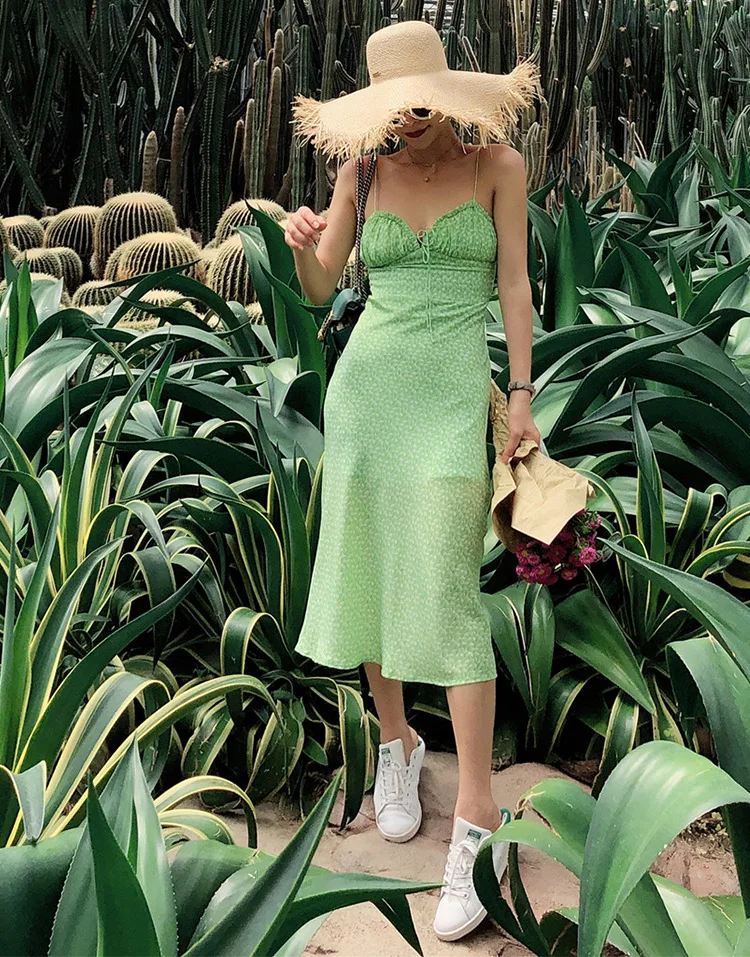 Женское платье Русалка средней длины светло зеленое шелковое с цветочным