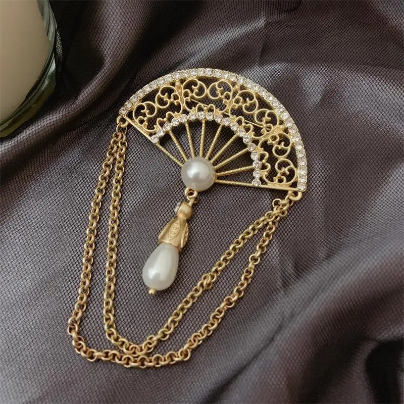 F. J4Z Новые Роскошные Броши для женщин Barroque имитация жемчуга Rhinesetone Tassel Fan образные штифты и серьги Ювелирные изделия Подарки