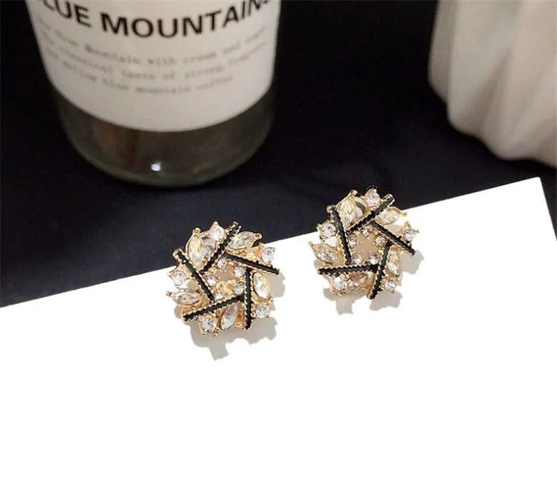 Женские гипоаллергенные серьги из серебра 2021 пробы с инкрустацией