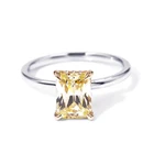 Женское кольцо с изумрудом и фианитом, под золото 14 к