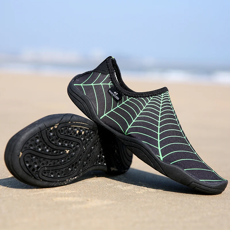

Men Aqua Shoes Lightweight Comfortable Quick Dry Beach Water Shoes Soft Mesh Upper Vamp Upstream Socks Slippers Diving Sneakers