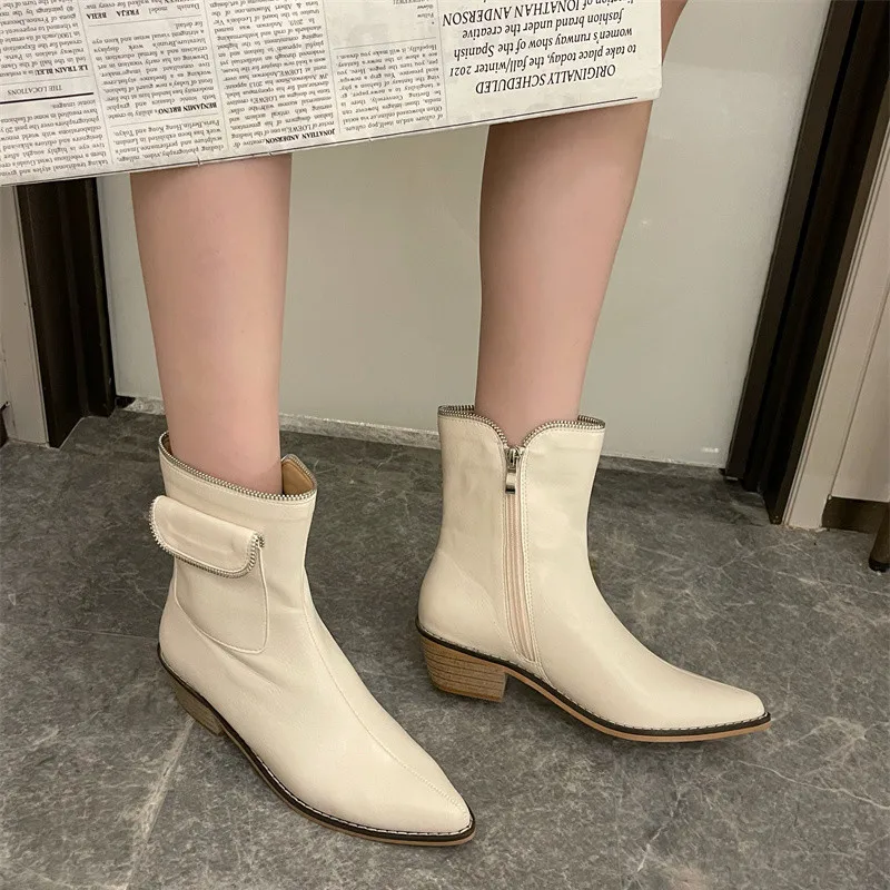 

2021 winter women's boots metal decoration wild black and white ankle boots design fashion short boots pointed toe