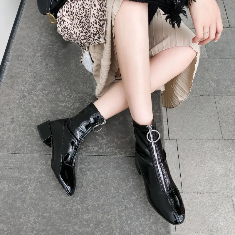 

Женские кожаные ботинки до щиколотки, на молнии спереди