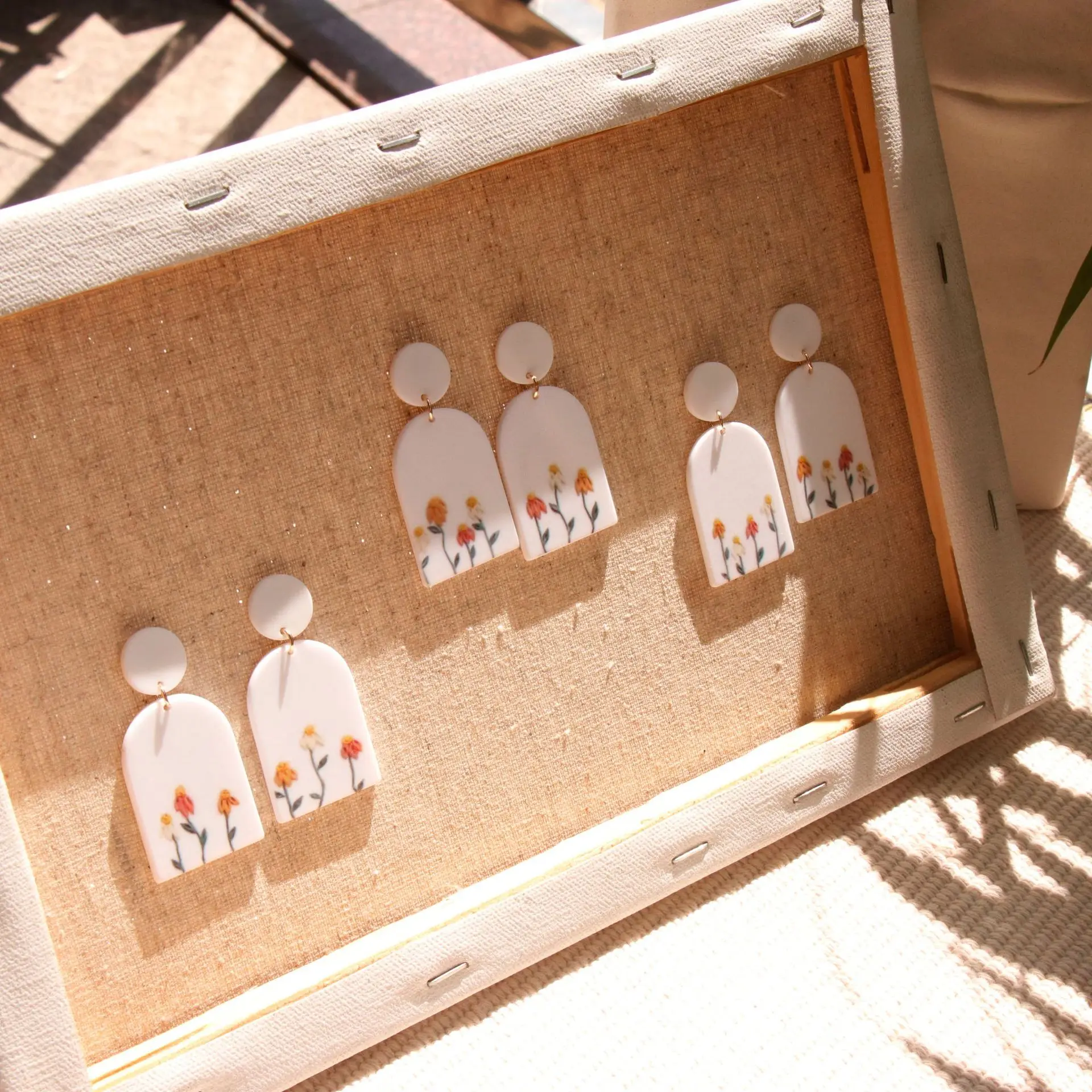 Женские акриловые серьги-подвески AOMU цветные серьги с белыми цветами и облаками