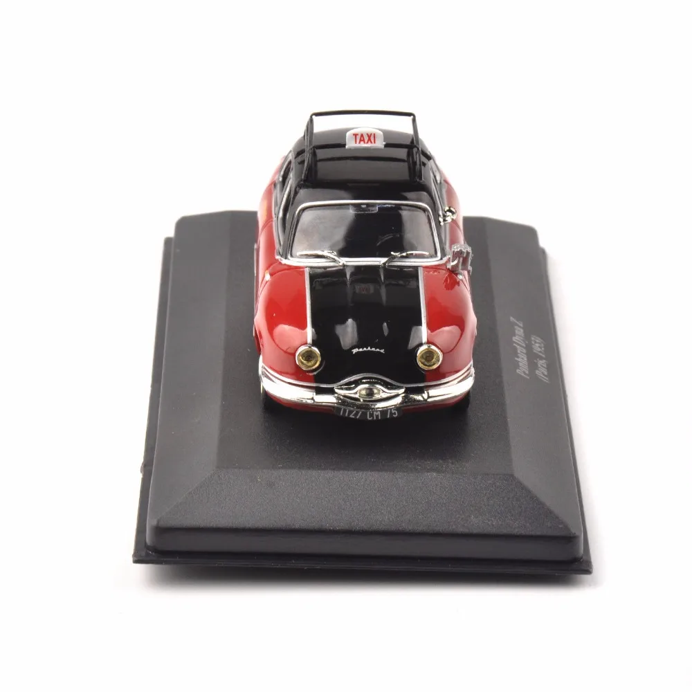 Модель красного такси под давлением IXO 1/43 Panhard Dyna Z (Париж 1953) коллекционная