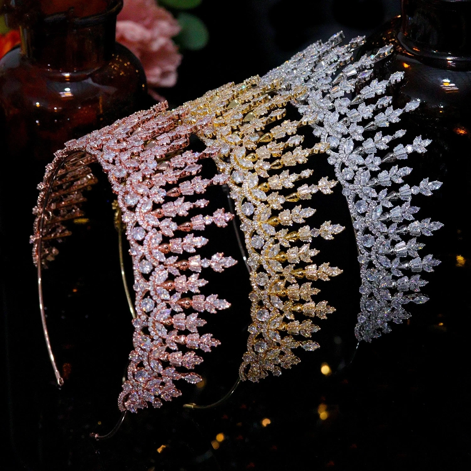 

Золотые кристаллы, европейские головные уборы, свадебные аксессуары для волос, повязка для волос, тибетская корона для невесты, тиары, Саудо...