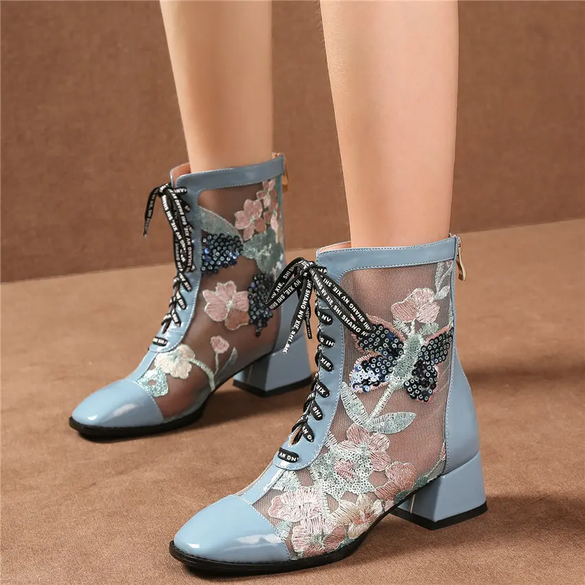 Женские сандалии-гладиаторы из натуральной кожи с высоким берцем и квадратным