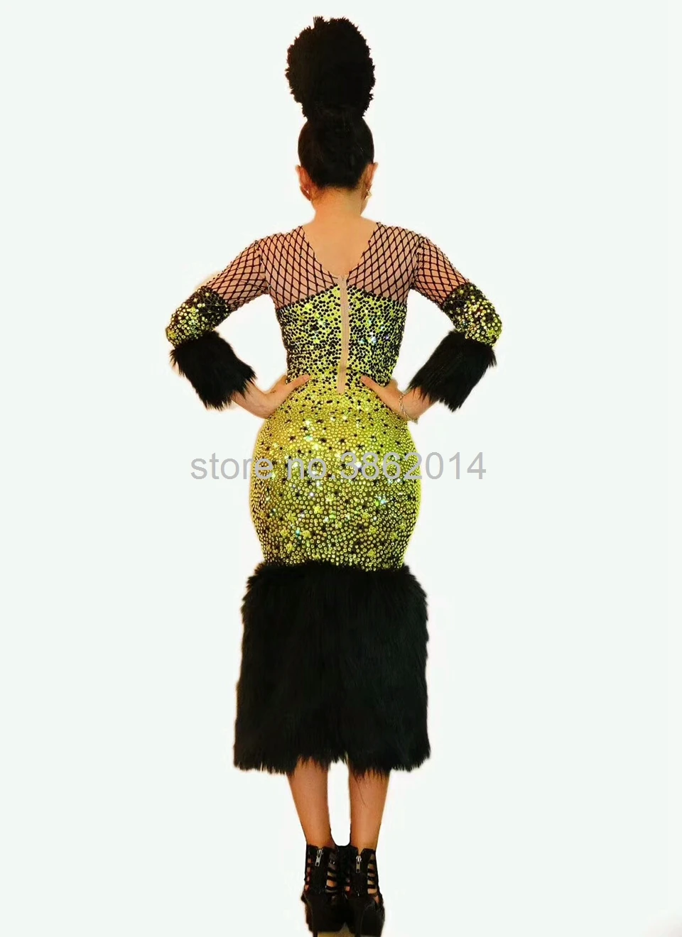 Женское платье с перьями вечернее знаменитости кристаллами зеленое для