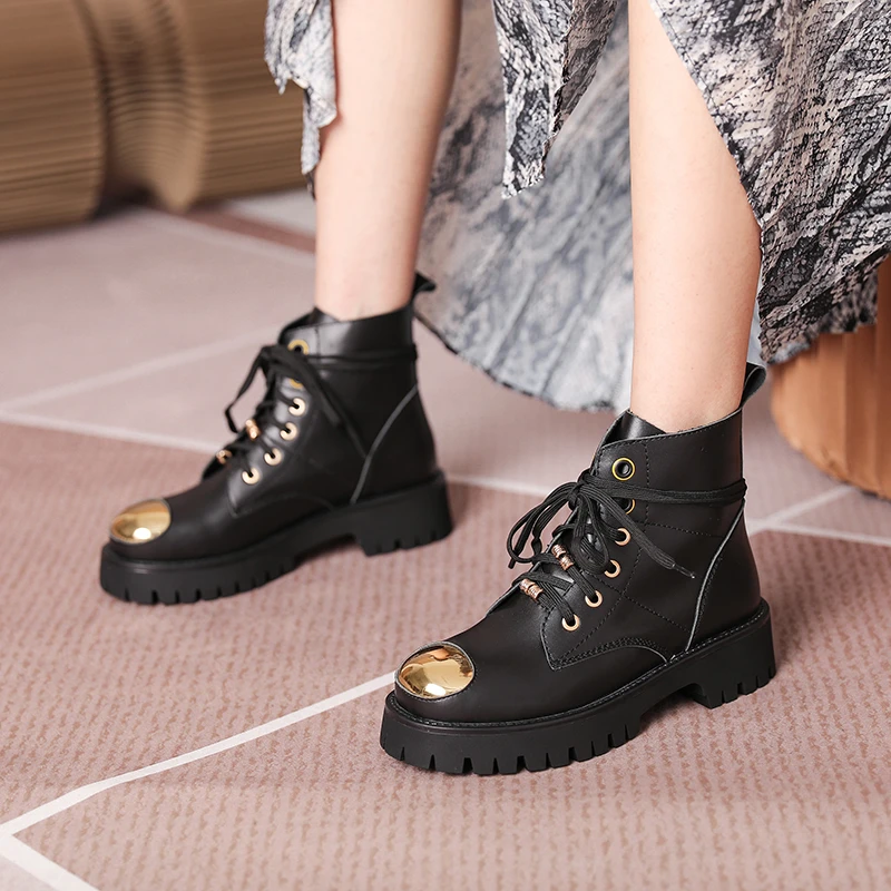 

CONASCO Autumn Winter Women Ankle Boots Fashion Casual Outdoor Boots Comfortable Platforms Metal Decoration Lace-Up Boots Woman