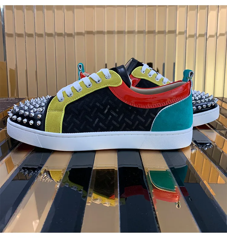 Мужские замшевые туфли с шипами на плоской подошве низким вырезом смешанные