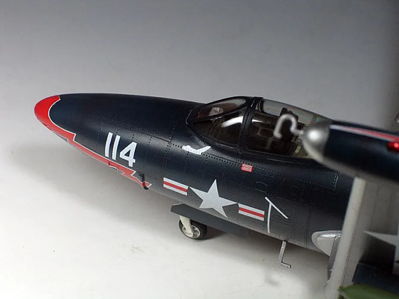 Trumpeter масштаб 1/48 США темно-синий цвет фотоэлемент боевой самолет игрушка