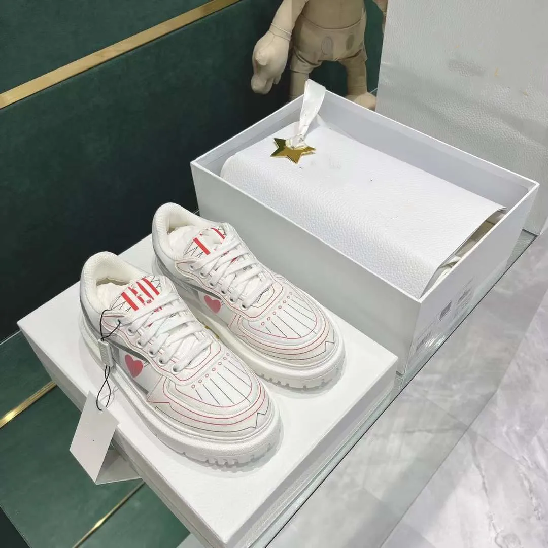 

TOP NEW Woman shoes casual thick-soled increased high-end quality heart-shaped printing running fitness outdoor sports shoes