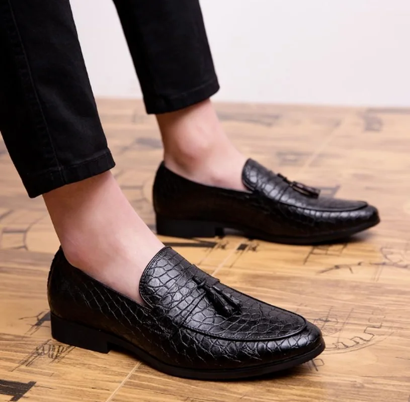 

New Arrivals Fashion Men Dress Pu Leather Slip-on Low Heel Design Vintage British Style Loafers Shoes Zapatos De Hombre KN342
