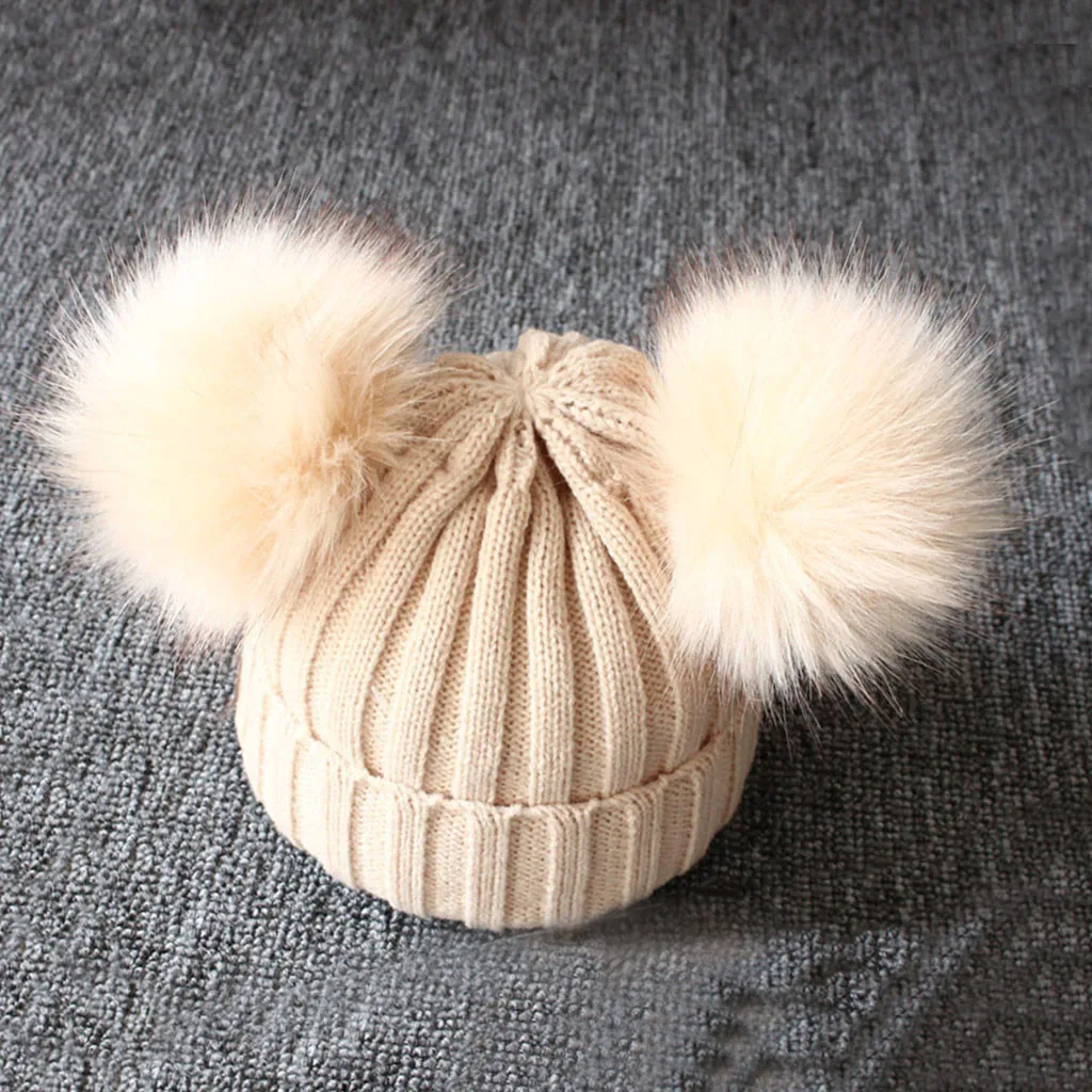 Детская шапка вязаная шерстяная с окантовкой сохраняющая тепло зимняя меховым
