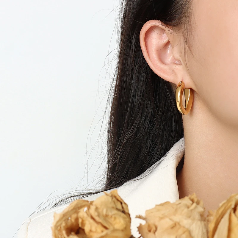 

Excellent Irregular Rhombus Clip On Earrings For Women Accessories Wholesale Jewelry 2021 New Style Stainless Steel Ear Cuffs